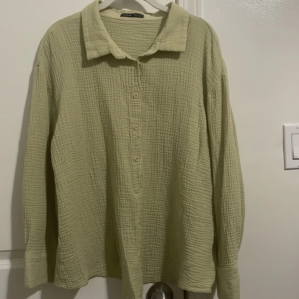 Button up - Picture 3 of 4